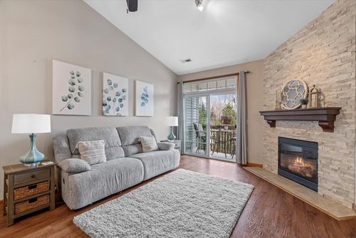 2202-d-752 Bridlewood Drive, Hartford, WI, 53027 | Card Image