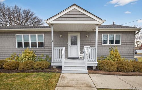 737 Belmore Ave, Islip Terrace, NY, 11752-1716 | Card Image