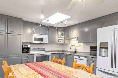 4-5838 Blythwood Rd, Sooke, BC, V9Z0G2 | Card Image