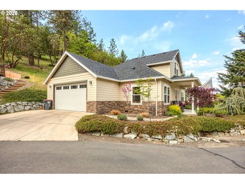 205 Oak Knl, Jacksonville, OR, 97530-9265 | Card Image