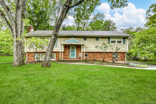 32 Charlotte Dr, Spring Valley, NY, 10977-1126 | Card Image