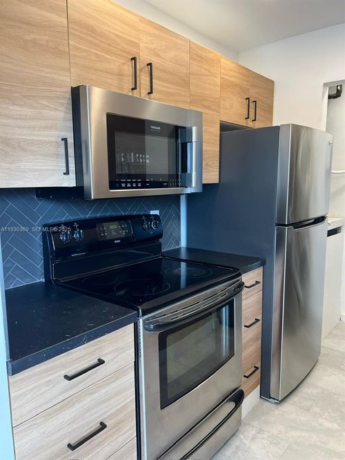 7482-7474 E Plumosa Ln, Lake Worth, FL, 33467-8845 | Card Image