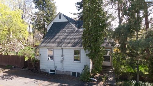430 Se Kamiaken St, Pullman, WA, 99163-2522 | Card Image