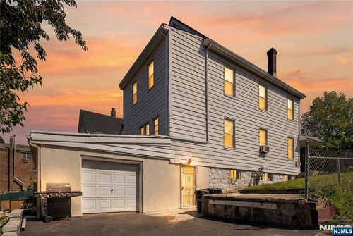 539 Bergen Blvd, Ridgefield, NJ, 07657-2020 | Card Image