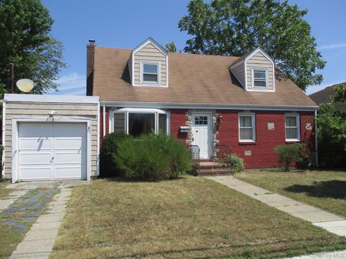 91 Doges Promenade, Lindenhurst, NY, 11757-6410 | Card Image
