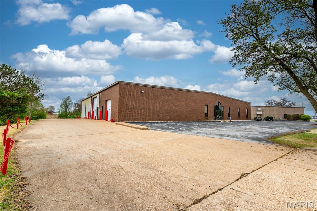 Commercial Sale in Chesterfield 2