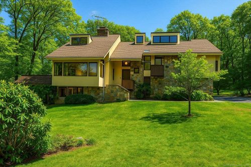 41 Seeley Rd, Trumbull, CT, 06611-1524 | Card Image