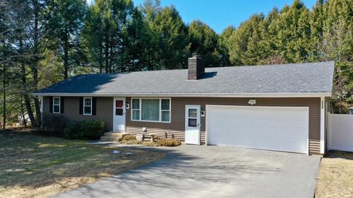 30 Meadow Dr, Springfield, VT, 05156-9152 | Card Image