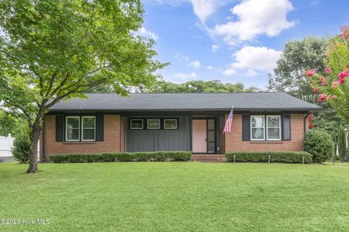 606 Hawthorne Ln W, Wilson, NC, 27893-2726 | Card Image