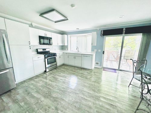 13 Nottingham Ct, Nanuet, NY, 10954-3847 | Card Image