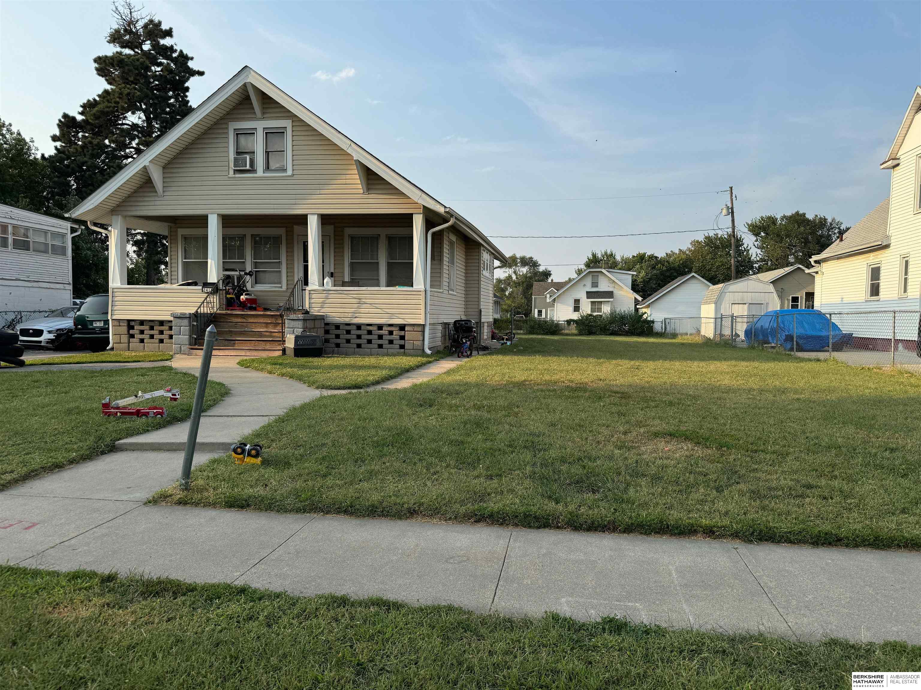 Hartman Ave, Omaha, NE 68111