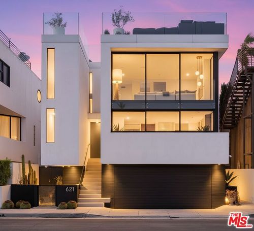 621 Mildred Ave, Venice, CA, 90291-4226 | Card Image