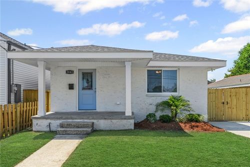 2442 Huey P Long Ave, Gretna, LA, 70053-6829 | Card Image