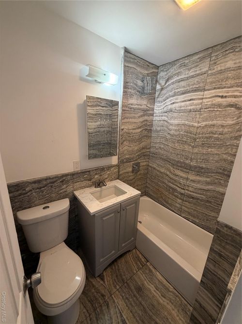 4048 Harper Ave, Bronx, NY, 10466-2404 | Card Image