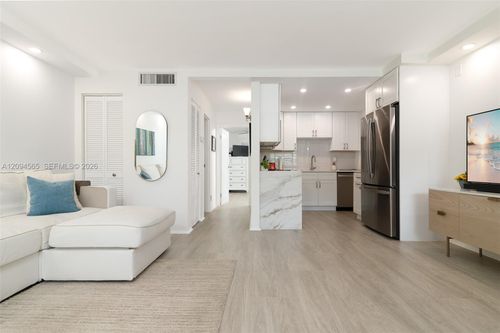 103-611 Ne 14th Ave, Fort Lauderdale, FL, 33304-2854 | Card Image