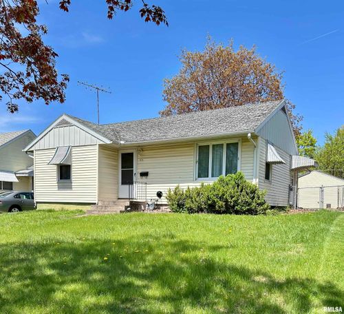 912 13th Ave S, Clinton, IA, 52732-6211 | Card Image