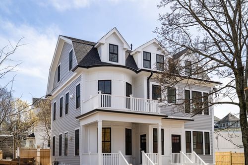 1-77 Thorndike St, Brookline, MA, 02446-5816 | Card Image