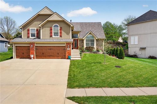 6719 Nw Monticello Ter, Parkville, MO, 64152-5706 | Card Image