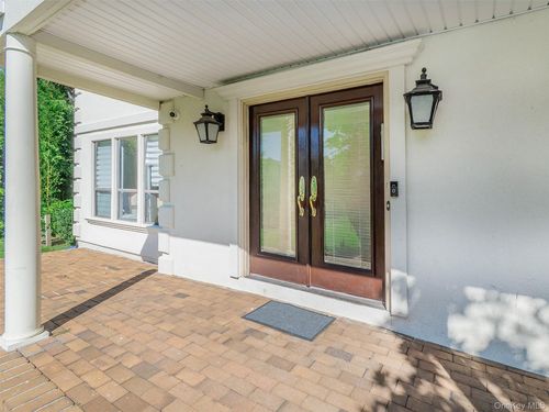32 Carriage Rd, Great Neck, NY, 11024-1446 | Card Image