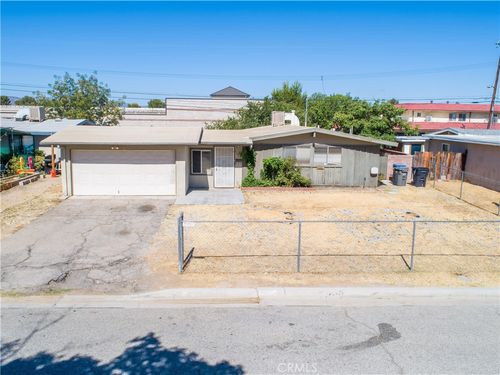 44517 21st Street W, Lancaster, CA, 93536 | Card Image