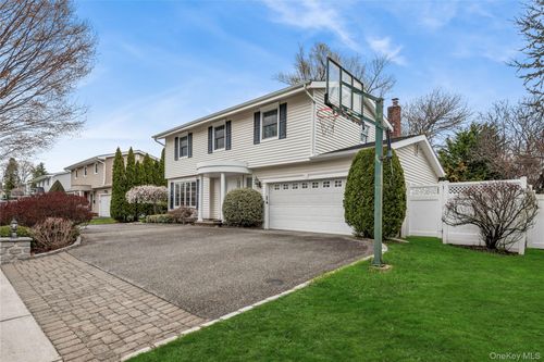 20 Sagamore Way S, Jericho, NY, 11753-2342 | Card Image