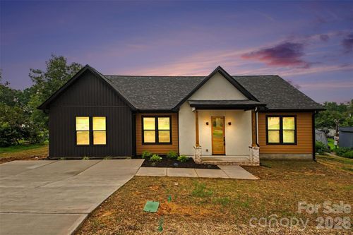 504 E 24th St, Kannapolis, NC, 28083-9712 | Card Image