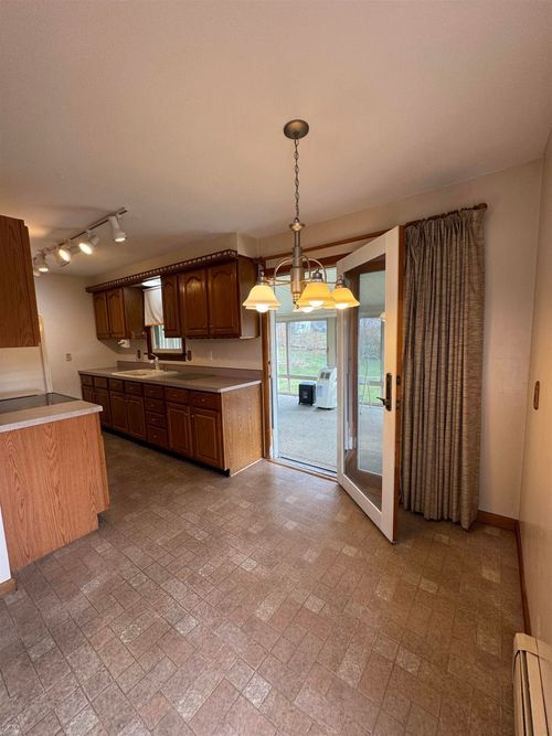 61 Autumn Acres, Bennington, VT, 05201-8072 | Card Image