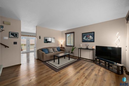 2427 S Center Ave Avenue, Sioux Falls, SD, 57105 | Card Image