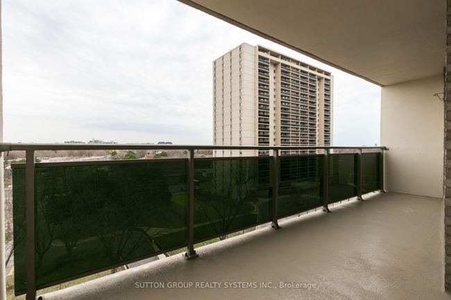808 - 820 Burnhamthorpe Rd, Condo with 3 bedrooms, 2 bathrooms and 1 parking in Etobicoke ON | Image 37