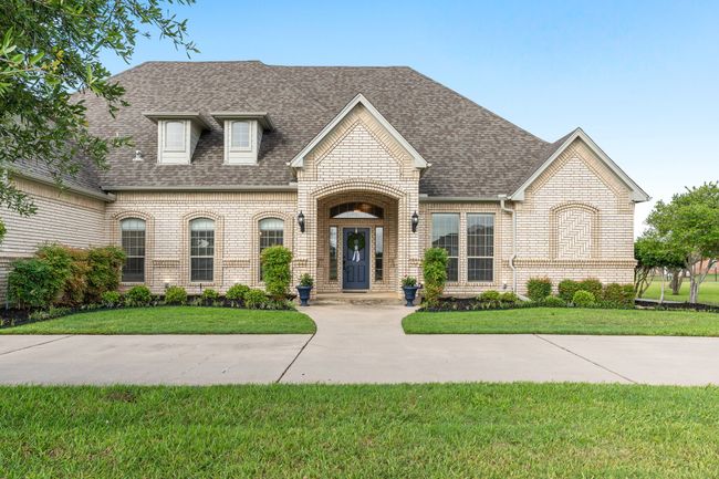 Such a beautiful home! Just wait until you open the front door!!! | Image 4