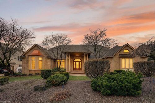 5500 Crystal Creek Ln, Washington Township, MI, 48094-2609 | Card Image