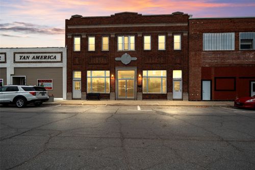 219 N 2nd Ave W, Newton, IA, 50208-3033 | Card Image