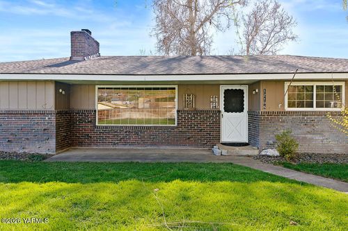 12106 Wide Hollow Rd, Yakima, WA, 98908-8096 | Card Image