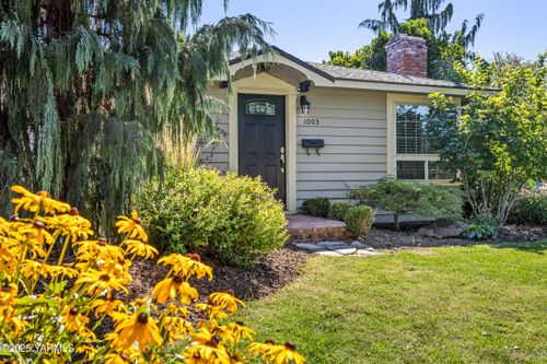 1003 S 23rd Ave, Yakima, WA, 98902-4150 | Card Image