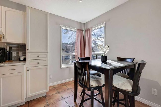 1701 Signal Hill Green Sw, Home with 3 bedrooms, 3 bathrooms and 1 parking in Calgary AB | Image 2