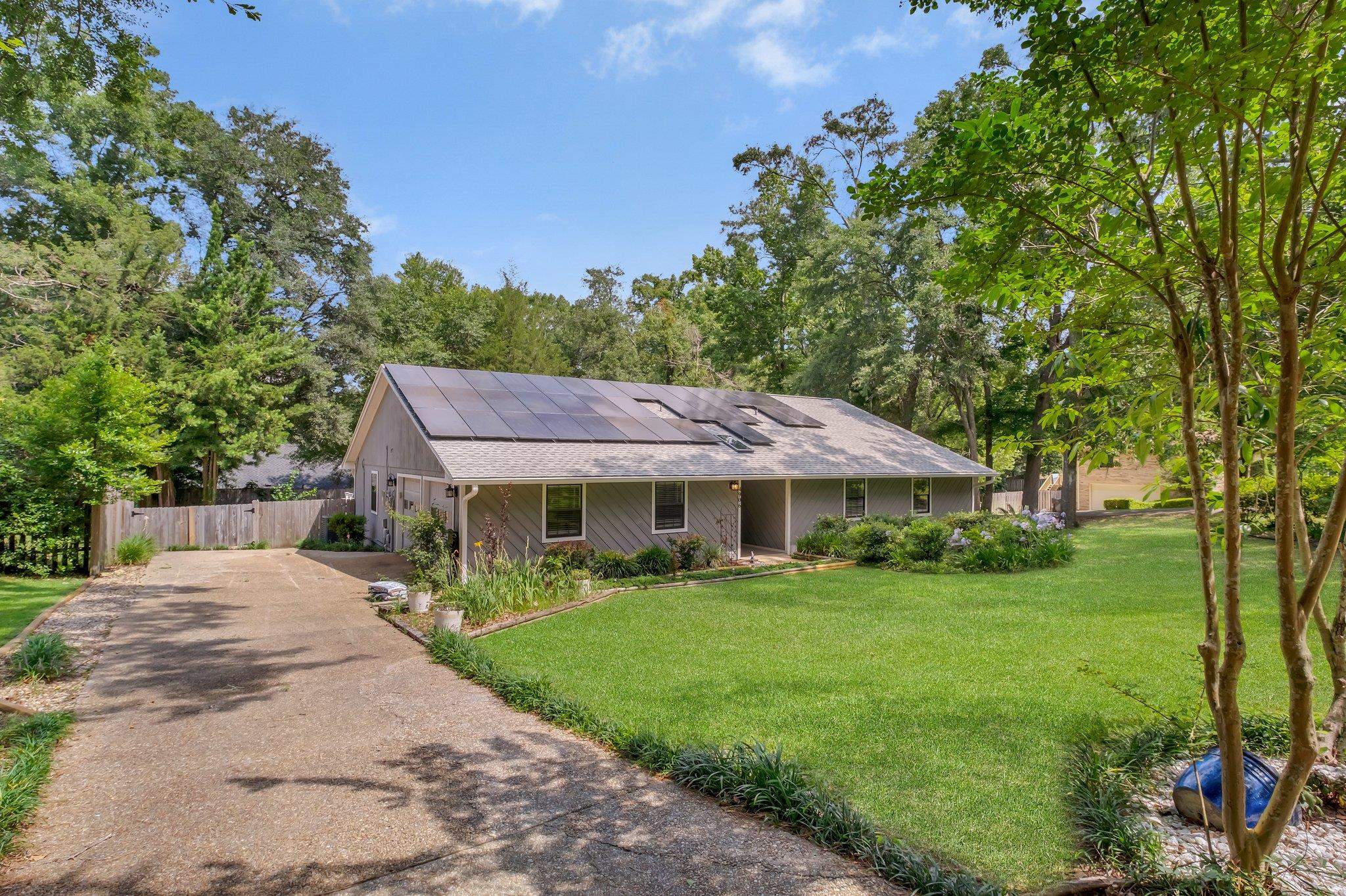 Ballygar Dr, Tallahassee, FL 32309