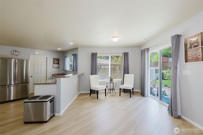 Kitchen bar w/ sun nook | Image 12
