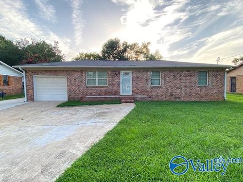 6207 Belgrade Dr Nw, Huntsville, AL, 35810-1507 | Card Image