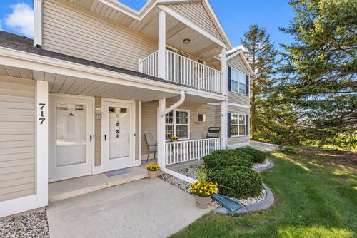 717 Canterberry Ct, West Bend, WI, 53090-2189 | Card Image