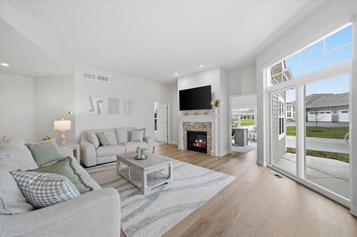 11-832 N Verona Circle, GRAFTON, WI, 53024 | Card Image