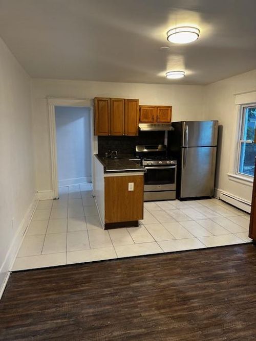 2a-15 N Clinton St, Poughkeepsie, NY, 12601-2517 | Card Image