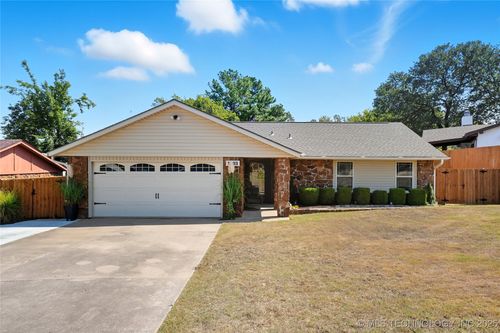 1503 Briarwood Ln, Henryetta, OK, 74437-1816 | Card Image