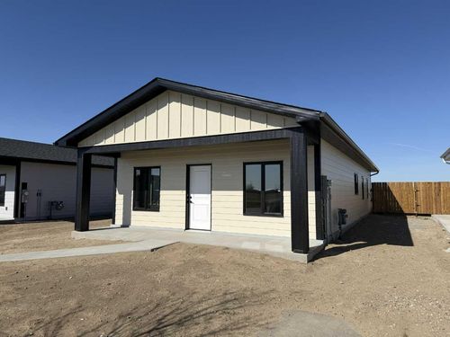 7046 48 St, Taber, AB, T1G0G7 | Card Image
