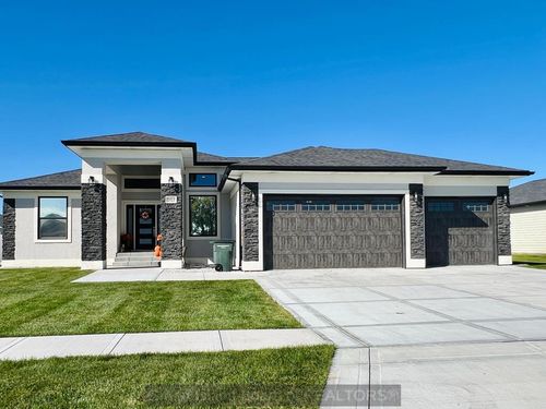 3211 E Laux Dr, Hastings, NE, 68901-2699 | Card Image