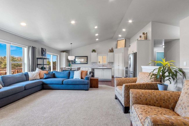 635 Pebblestone Circle, House other with 4 bedrooms, 4 bathrooms and null parking in HOBART WI | Image 5