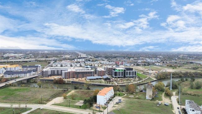 Spanning over 150 acres, East River is designed to capture our city’s energy and excitement. Rising along Buffalo Bayou, East River is channeling Houston’s can-do spirit into a mixed-use development built for inventors, builders, creators, and connectors just minutes from Downtown. | Image 21