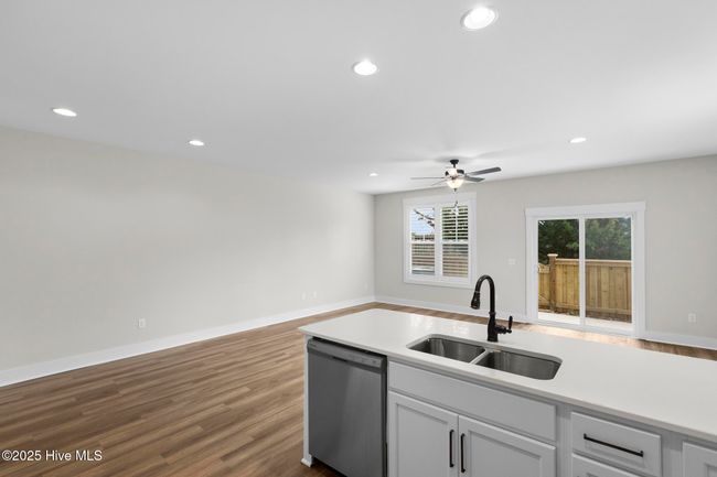 97 Aspen Rd, Townhouse with 3 bedrooms, 3 bathrooms and 1 parking in Hampstead NC | Image 6