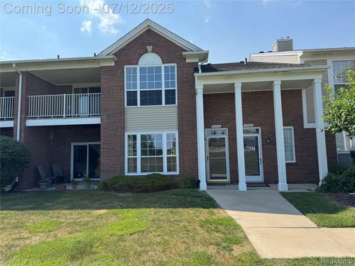 45562 Warwick Dr, Macomb, MI, 48044-4063 | Card Image