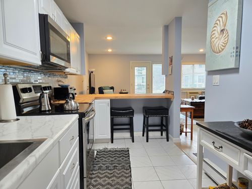31-31 West Walk, West Haven, CT, 06516-5945 | Card Image