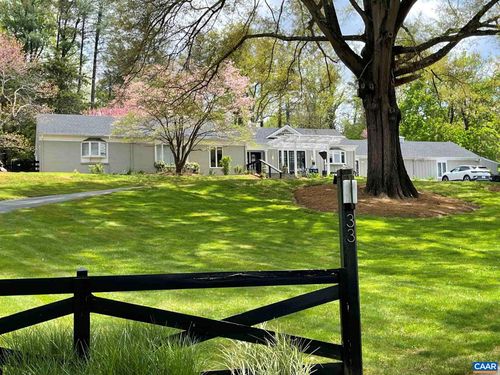 33 Canterbury Rd, CHARLOTTESVILLE, VA, 22903-4700 | Card Image